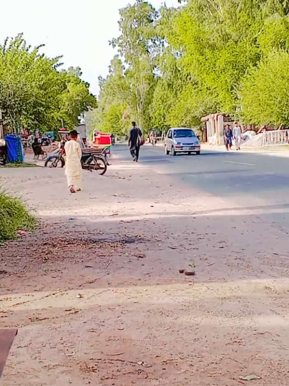 اس ویڈیو میں ایک چیز بہت خاص ہے جس جس کی نظر تیز ہوگی وہ کمنٹ سیکشن میں ضرور بتائے گا