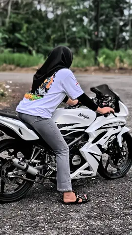Bersyukur punya rr & kamu🥰😘 #ninja#ninjarrnew #twostroke #kawasaki #duatakmenolakpunah #ninja150#fypage #trendingtiktok #fyppppppppppppppppppppppp #motor #xyzbca #trending #untuk #capcut_edit #samsung #capcutvelocity