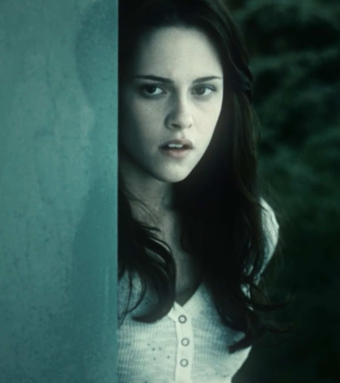 ignore the really bad watermark please my ae kept crashing ☹️☹️ #aftereffects #edit #viral #4k #viraledit #aesthetic #edits #trending #fyp #twilight #twilightedit #bellaswan #bellaswanedit #edwardcullen #edwardcullenedit 