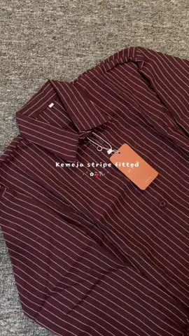 Kemeja nya cakepp bangettt🔥🔥🔥#kemejawanita #kemejastrip #kemejagaris #kemejamurah #oufitngantor #OOTD #hylelunastripe 