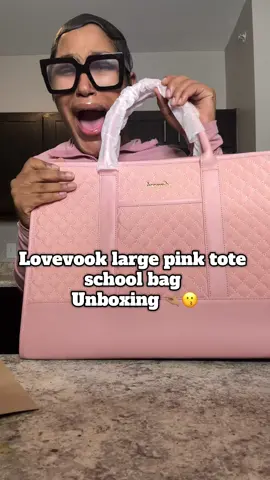 Get yours before it’s gone 👀 click the orange shopping cart 🛒  this bag is perfect for back to school #backtoschool #lovevook @Lovevook Bags #lovevooktotebag 