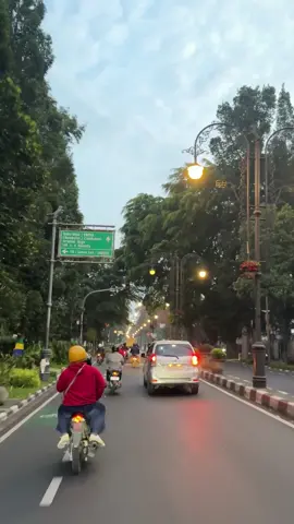 Lagu timur di bandung asik juga :)
