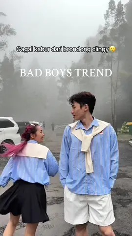 Tidak bisa kabur dari brondong clingy ini🥲🫵🏻 #couplestiktok #Relationship #clingy #lalaken #trend 