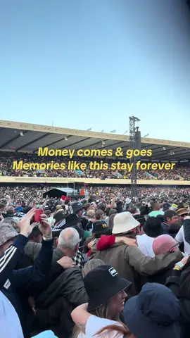 Watch until the end ❤️ Rich because I got to experience this a real true core memory ! That good we had to go twice ! @Oasis @Liam Gallagher @Noel Gallagher's HFB #oasis #oasis2025 #live25#edinburgh #reunion #music #rocknroll #dontlookbackinanger #oasisband #gig #Scotland #scotlandtiktok #travel #tik #tok #tik_tok #tiktok #fyp #fy #fyyyyyyyyyyyyyyyy #fyyy #fypp #fypdong #for #you #foryoupage❤️❤️ #foruyou #foryour #foryoupagе #viral #viral_video #viralvideos #viralditiktok #viraltiktok #foryouu 