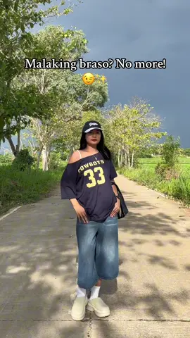 Nakatago ba naman 🙈 Bye bye malaking braso, hello sexy look 💖🔥 #top #offshoulder #oblique #shoulder #viral #trending #blouse #fit #recos #blue #navyblue #yellow #loose #looseshirt #cowboy #cowboy33 #fyp  #fypviral 