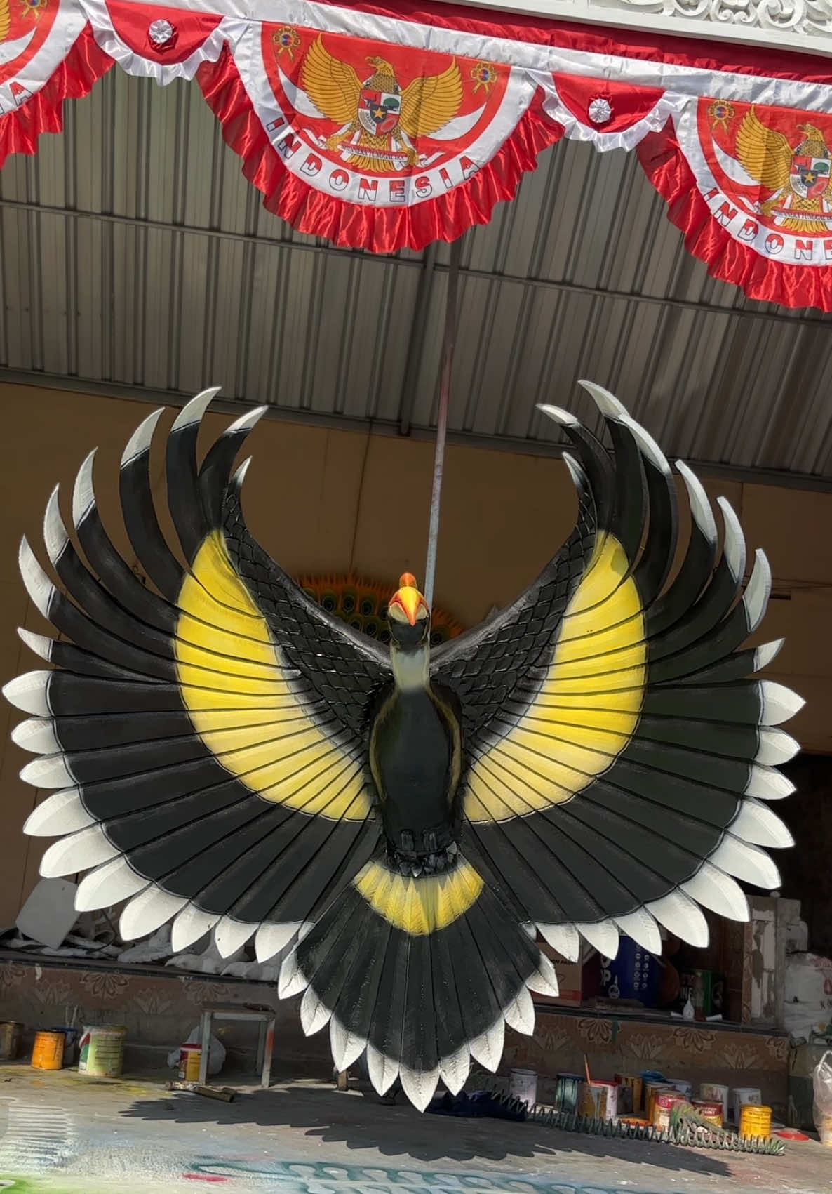 Burung enggang terbang✨ #kostumkarnaval #dekorasi #kostum #propertidekorasi #dekorasi 