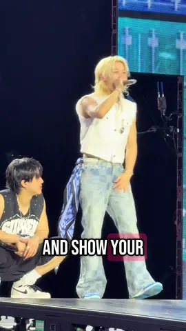 exactly what went down 🙂‍↕️😇 anything for u yongbok 🤓 #dominatetour #dominate_paris #straykids #felix #skzparis #dominATE #yongbok 