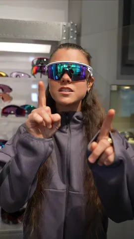 Viltu vinna frí Oakley Hlaupasólgleraugu að eigin vali? Follow, Like og tagga vin og þú ert kominn í pottinn