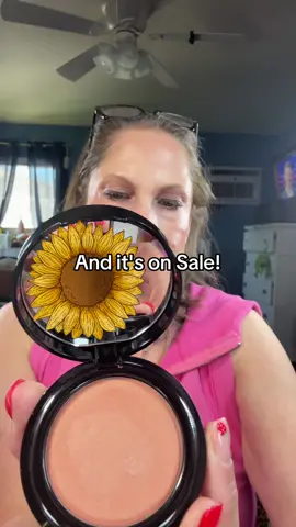 Wonder balm is Laura Geller's new line of hydrating blushes and highlighters this really is a balm so it is nourishing on your skin not going to dry you out so if you have mature skin, this is perfect #wonderbalm #lauragellerbeauty #lauragellermakeup #matureskin #matureskinmakeup @Laura Geller Beauty 