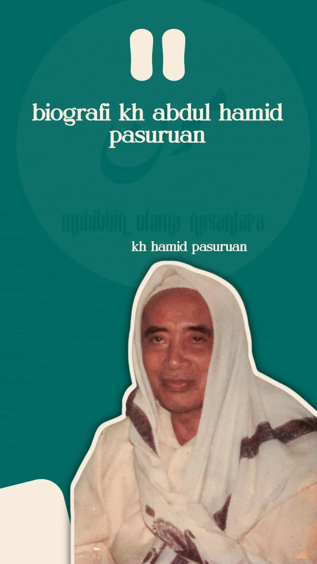 Nama lengkap: Abdul Hamid bin Abdullah bin Umar Tempat/Tanggal lahir: Pasuruan, Jawa Timur – sekitar tahun 1914 M Wafat: 25 Juni 1989 M / 21 Dzulqa’dah 1409 H Dimakamkan: Kompleks Masjid Jami’ Al-Anwar, Kota Pasuruan Riwayat Hidup KH. Abdul Hamid lahir dari keluarga keturunan habaib dan ulama. Ayahnya adalah Habib Abdullah bin Umar bin Yahya, ibunya Nyai Khadijah. Beliau sejak kecil dikenal santun dan memiliki akhlak terpuji. Pendidikan awalnya diperoleh dari keluarga, lalu melanjutkan ke berbagai pesantren di Jawa Timur, di antaranya Pesantren Sidogiri dan Pesantren Termas Pacitan. KH. Abdul Hamid juga berguru pada banyak ulama besar, termasuk KH. Dimyathi Tremas, KH. Abdul Karim Lirboyo, dan beberapa habaib di Hadramaut. Perjuangan & Dakwah Sekembalinya dari belajar, beliau mengabdikan diri di Pasuruan. Beliau lebih menekankan dakwah akhlak dan keteladanan, bukan sekadar ceramah formal. KH. Abdul Hamid menjadi pengasuh Pondok Pesantren Salafiyah Pasuruan, yang kemudian berkembang pesat di bawah bimbingannya. Beliau dikenal sebagai sosok yang rendah hati, dermawan, dan banyak membantu masyarakat tanpa memandang status. Ciri Khas Tidak banyak menulis buku, namun petuah dan doanya sangat diingat murid serta masyarakat. Sering memberikan nasihat singkat yang dalam maknanya. Dikenal sebagai wali Allah yang karamahnya masyhur, namun beliau selalu menutupi keistimewaan itu. Wafat KH. Abdul Hamid wafat pada 25 Juni 1989. Wafatnya diiringi lautan manusia yang mengantarkan ke pemakaman di halaman Masjid Jami’ Pasuruan. Hingga kini, makam beliau ramai diziarahi.#creatorsearchinsights #creatorsearchinsights #waliullah #fypシ #fypシ #fyppppppppppppppppppppppp #Assalamualaikum #barokah .
