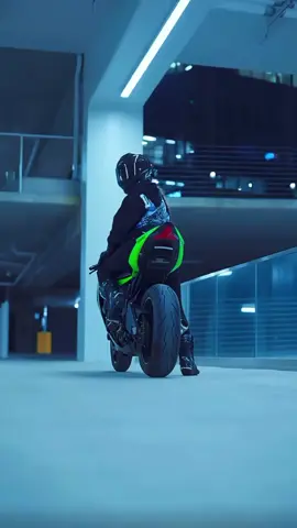 chat is that aura💚. anyways next question                                                    - - 📸@flicsbyjames - - - #fyp #bikergirl #kawasaki #zx6r #alpinestars #motorcycle 