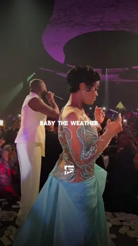 Davido performs “With you” featuring Omah Lay with Chioma in Miami 🔥🔥 #withyou #davido #omahlay #chivido2025 #trending #liveperformance #fypシ゚viral #lyricsvideo #lyricsgalore #foryou 