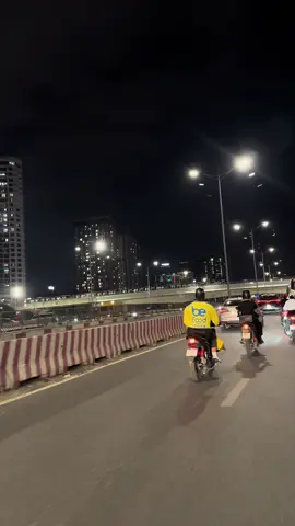 Đã từng là của nhau.. Đã từng thức đến tận khuya để chuyện vui buồn trong đời.. Hứa với nhau bao điều, dự định cùng nhau làm những chuyện trong tương lai.. Vậy mà tất cả chỉ dừng ở hai từ Đã Từng..#🥲 #hanoivedem❤️ #langthanghanoi #nhạchaymỗingày 