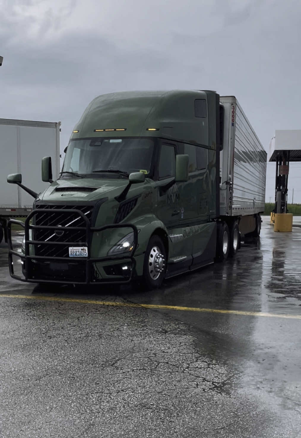 #volvovnl860 #diesel #usa #trucksoftiktok #truckdriver #truck #volvotruck #darktimes @Volvo Trucks North America 