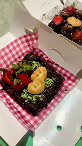 Dibilangin…Diet mulai besok ajaa 🫵🏻  #fudgybrownies #brownies #umkm #cemilanviral #cemilan #softcookies #baker 