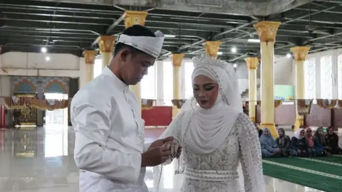 “Assalamualaikum warahmatullahi wabarakatuh. puji syukur kehadirat Allah SWT atas segala rahmat dan karunia-Nya,  Kita semua Turut merasakan kebahagiaan atas pernikahan pendamping imam mesjid At- taqwa Ust Muh.Rais S.H & Indah wahyuni Pada hari Jumat tanggal 08 Agustus 2025 Pukul 08.00 Wit yang Bertempat di Masjid At- Taqwa Dekai/yahukimo Semoga dijadikan pernikahan yg penuh keberkahan,membentuk rumah tangga yang sakinah mawaddah warahmah
