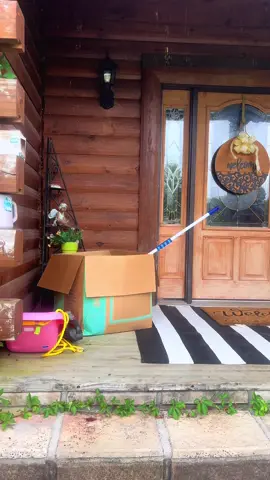 Let’s transform this porch! So ready to stain the door + show all the goodies I’ve ordered 😊 #frontporchrefresh #fallporchdecor #loghome #refresher #footballseasonisback 