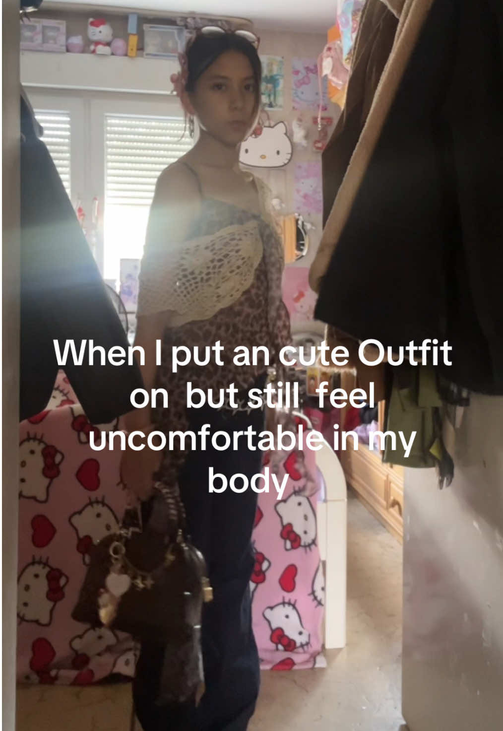 Hate this moment like I love the outfit but I still feel not confident in my body #forfyp #fypviralシ #xbycza #fashion #forfypシ゚viral🖤tiktokyou #fashionstyle 