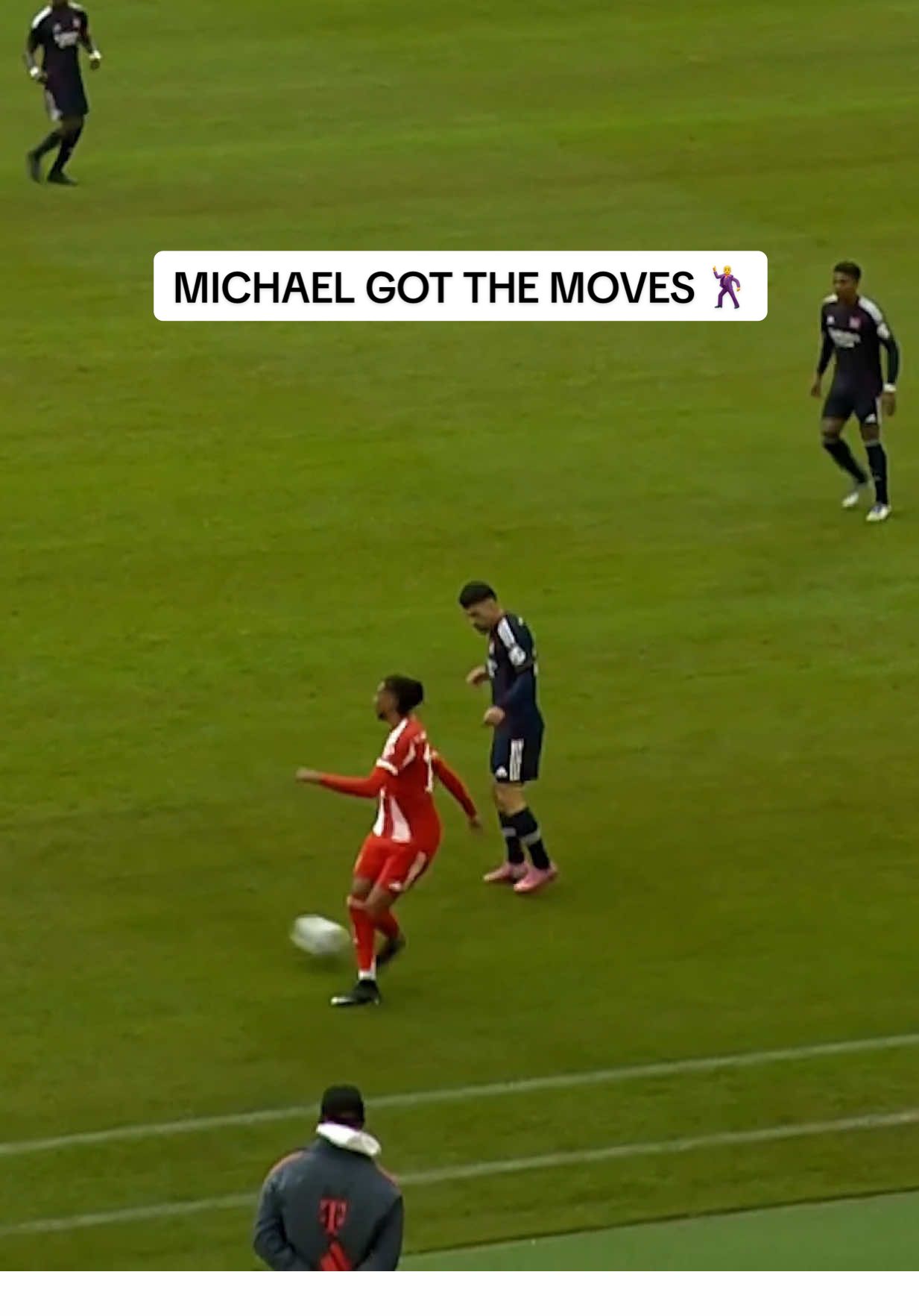Michael got the moves 😮‍💨 #FCBayern #MiaSanMia #MichaelOlise 