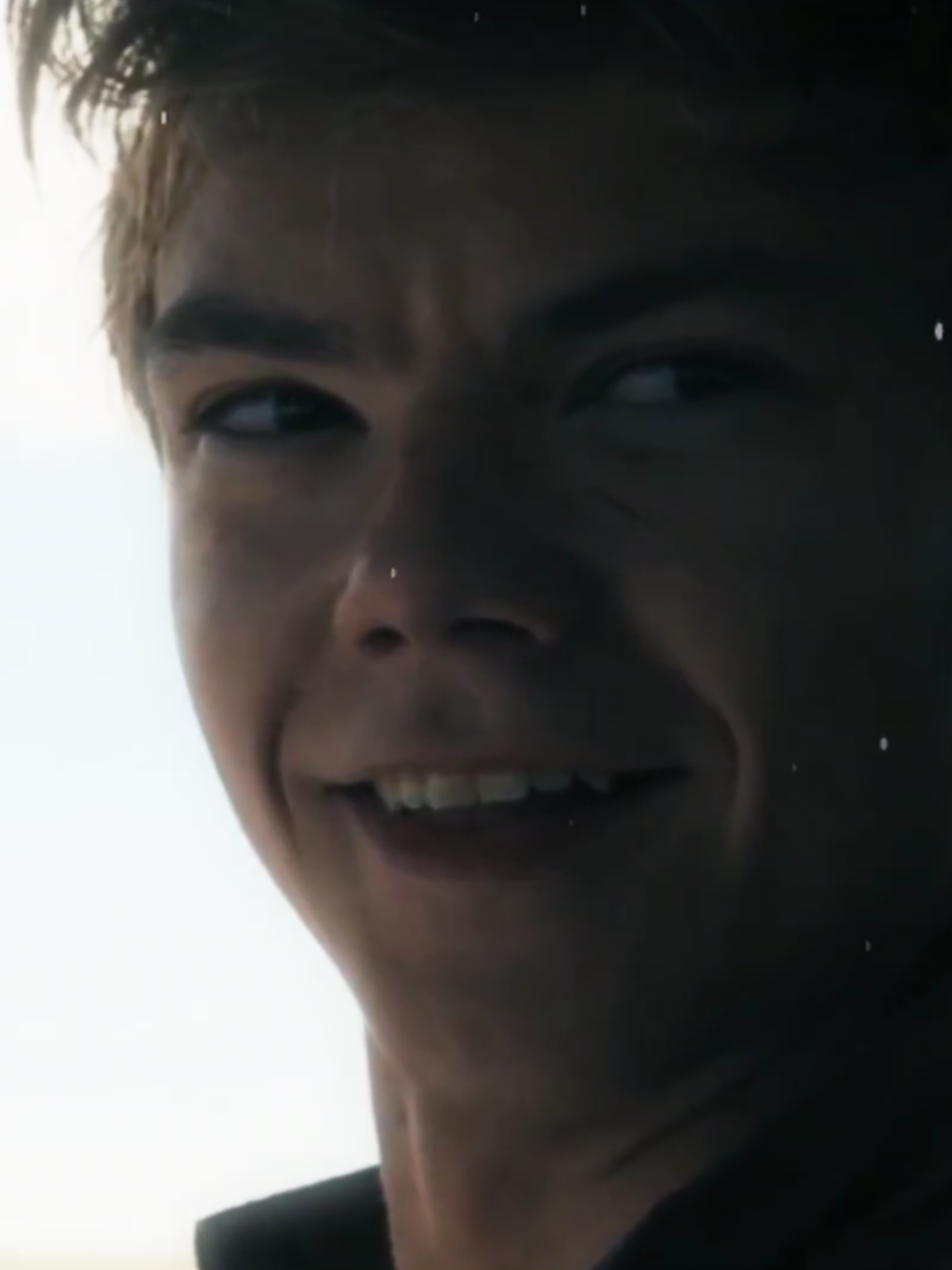#NEWT /•°•/ Where are you now , Newtie?.... Why are there so few scenes in the movie where he actually smiles?..... id: from another fandom  . . . #fyp #themazerunner #newttmr #thomasbrodiesangster 
