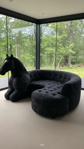 I need one of these horse sofa right now! 😱 Take all my money already 💸