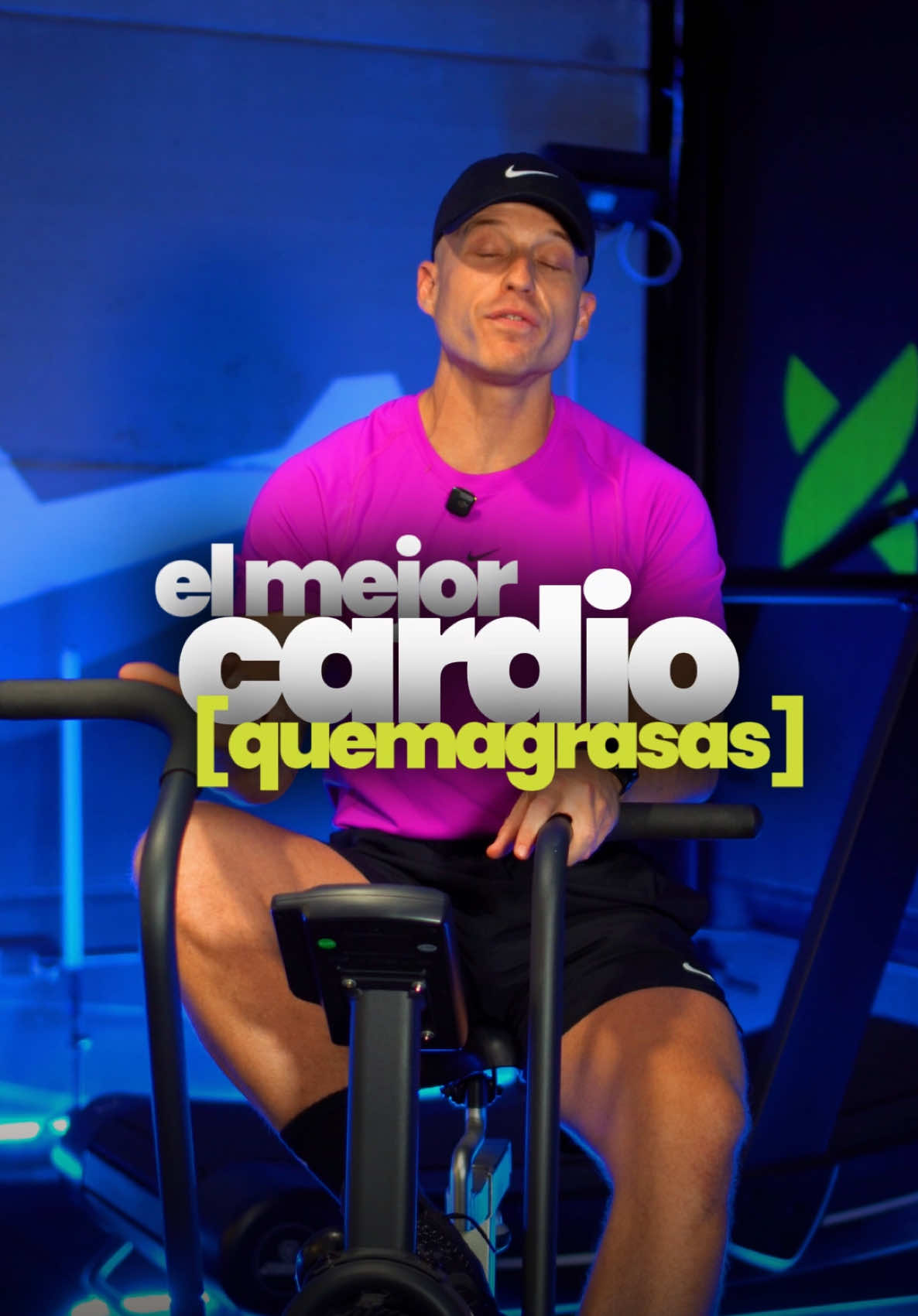 TIENES QUE PROBAR ESTE HIIT (LEE) 👇🏻 El entrenamiento interválico de alta intensidad (HIIT) es una de las estrategias más efectivas para reducir grasa corporal y mejorar el rendimiento cardiovascular en el menor tiempo posible. Con este formato de trabajo —45 segundos de esfuerzo máximo seguidos de 2:15 minutos de descanso activo— buscamos estimular tanto la vía anaeróbica (alta intensidad) como la aeróbica (recuperación activa), lo que optimiza el gasto calórico y la oxidación de grasas incluso horas después de terminar. Este esquema es perfecto para personas con poco tiempo, ya que en 20-25 minutos de sesión puedes alcanzar un estímulo metabólico comparable al de entrenamientos mucho más largos. 💬 Menciona a ese amigo que siempre dice que no tiene tiempo para entrenar y demuéstrale que 20 minutos bien hechos son suficientes. #fitnesshibrido #resistencia #reels #instagram #híbrido #Fitness #entrenadorpersonal #gym #fyp #foryoupage
