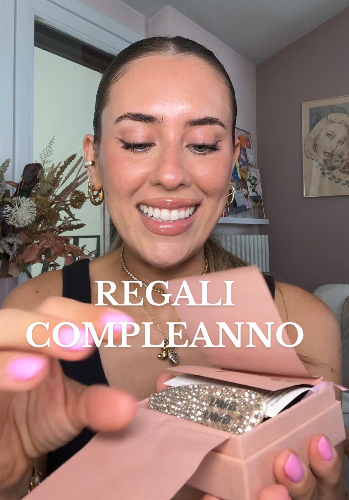 ecco i miei regali di compleanno 2025 🎂✨🎁 grazie a tutti i miei amici e parenti che sono stati fantastici e hanno pensato tutto nei minimi dettagli 💗 disclaimer: questo video è per divertimento, non voglio vantarmi di nulla  #regali #compleanno #perte #unboxing #birthday 