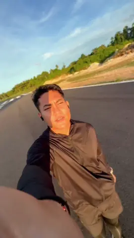 kejar target bb aja susah apalagi kejar target mahar kamu🤭 @kareeeee #jogging #sore #numfor_island #fyp #tiktok #olahraga #numfor #numforisland🌴🌼🐍 #papuatiktok #timur 