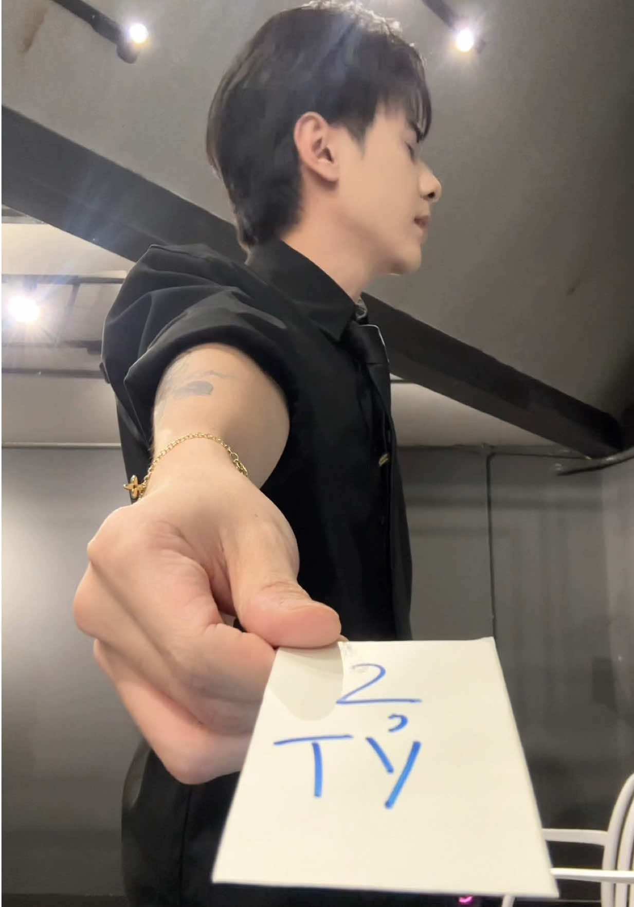 Cam lay 2 ty va Thả Anh Ra …  #quanghungmasterd  #tiktokgiaitri  #ThaAnhRa