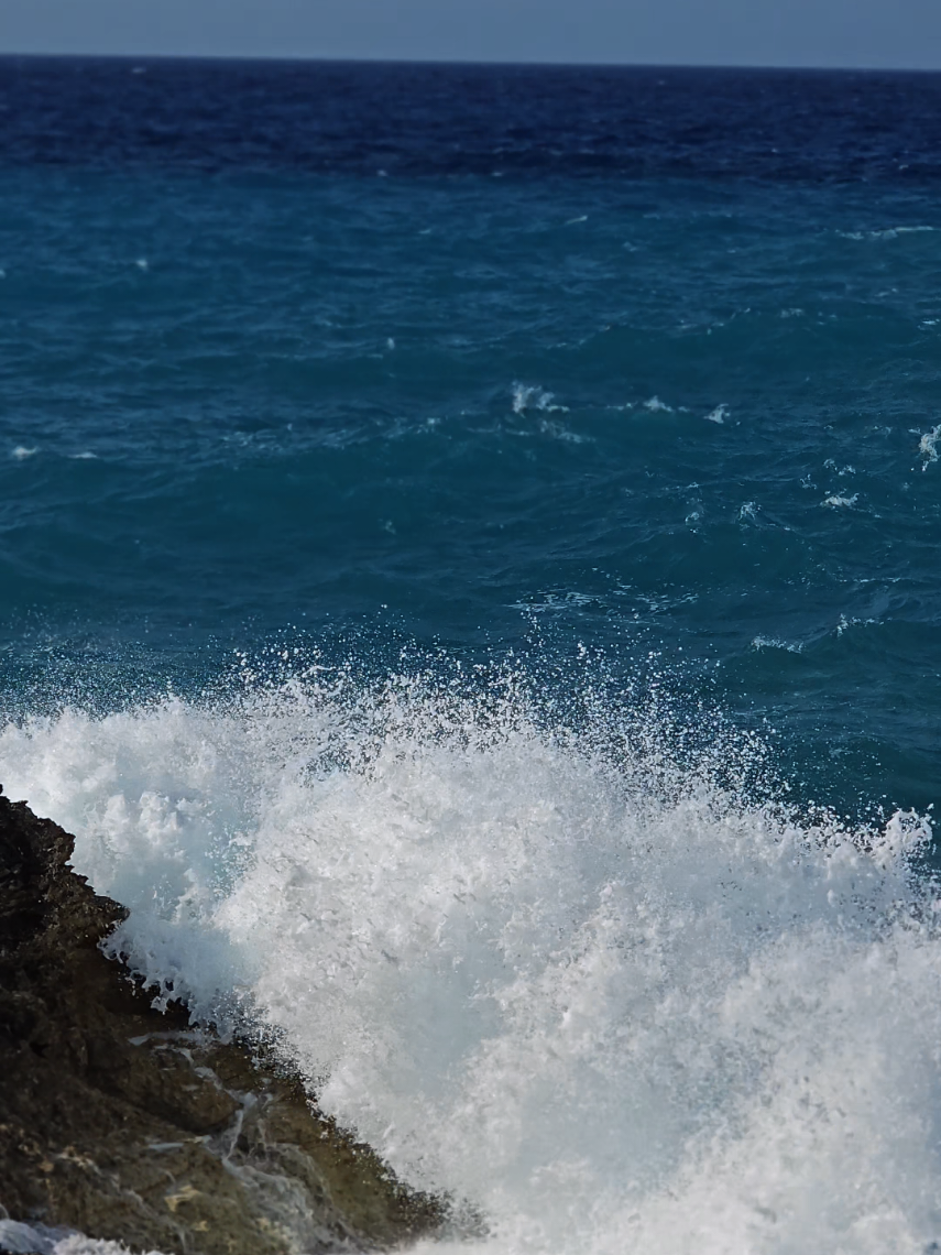 🌊🤍#بحر #اكسبلور #تصوير #تصويري #ليبيا #موج #صيف #صيف_2025 #اقتباسات #اقتباسات_عبارات_خواطر 