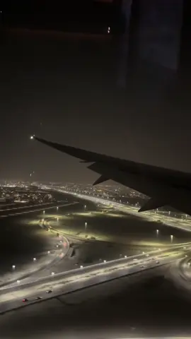 787-9 landing at Abu Dhabi International Airport 