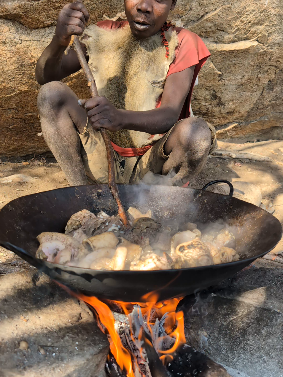It's time to cook the intestine soup. #HadzabeLife #tiktoktraditions #reels 