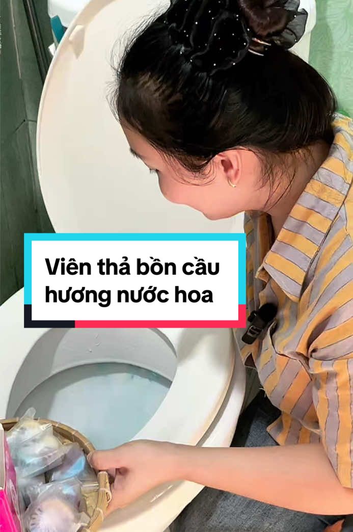 Xài cái viên thả bồn cầu hương nước hoa Jasmeen  vừa thom vừa sạch mấy , vua khu khuẩn bà ơi @EmNhiLongAn  @EmNhiLongAn  @EmNhiLongAn #emnhilongan #vientayboncau #vienthaboncau #vienthaboncaujasmeen #jasmeen 