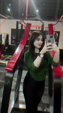 Bukan ngr gym kalau gak flexing depan kaca🤣🤣 #fyp #legdaymotivation  #todaygymtimes @Xien 