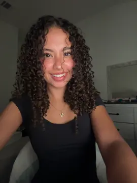 je le sens c’est lui l’homme de ma vie #audio #soound #soundstouse #audiogirl #lipsync #makeup #curls #curlyhair #fyp #trending #blowthisup #viral 