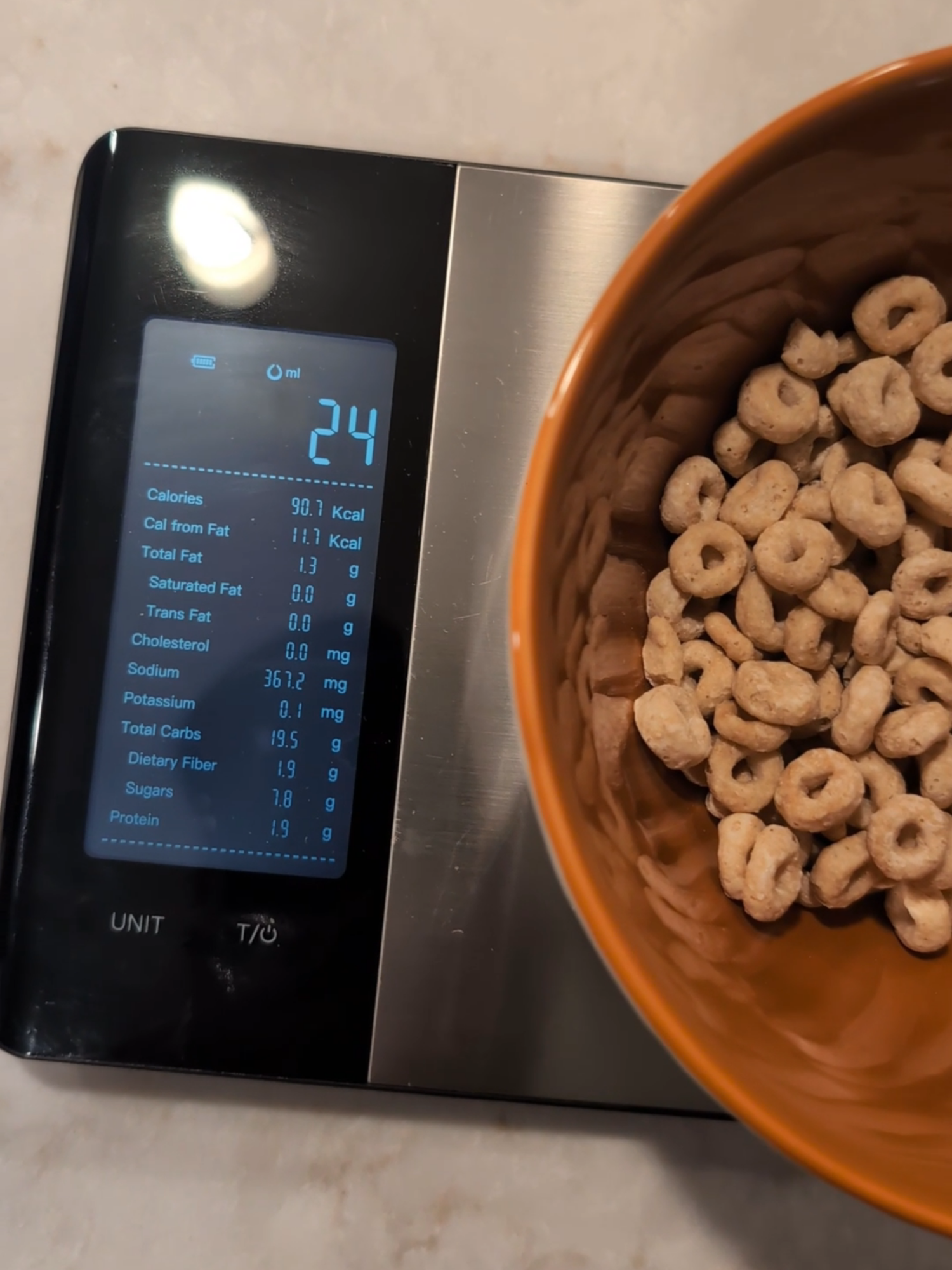 Accurate tracking = better results 📏🥗 This smart scale makes it easy #nutrition #fitness #foodscale #smartscale #kitchenmusthaves #viralvideo