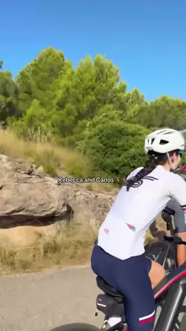 Rebecca and Carlos with their friends 🚴‍♀️🚴‍♀️#rebeccadonaldson #rebeccadonaldsonupdates #ريبيكا_دونالدسون #carlossainz #carbecca @iamrebeccad12 @carlossainz55 