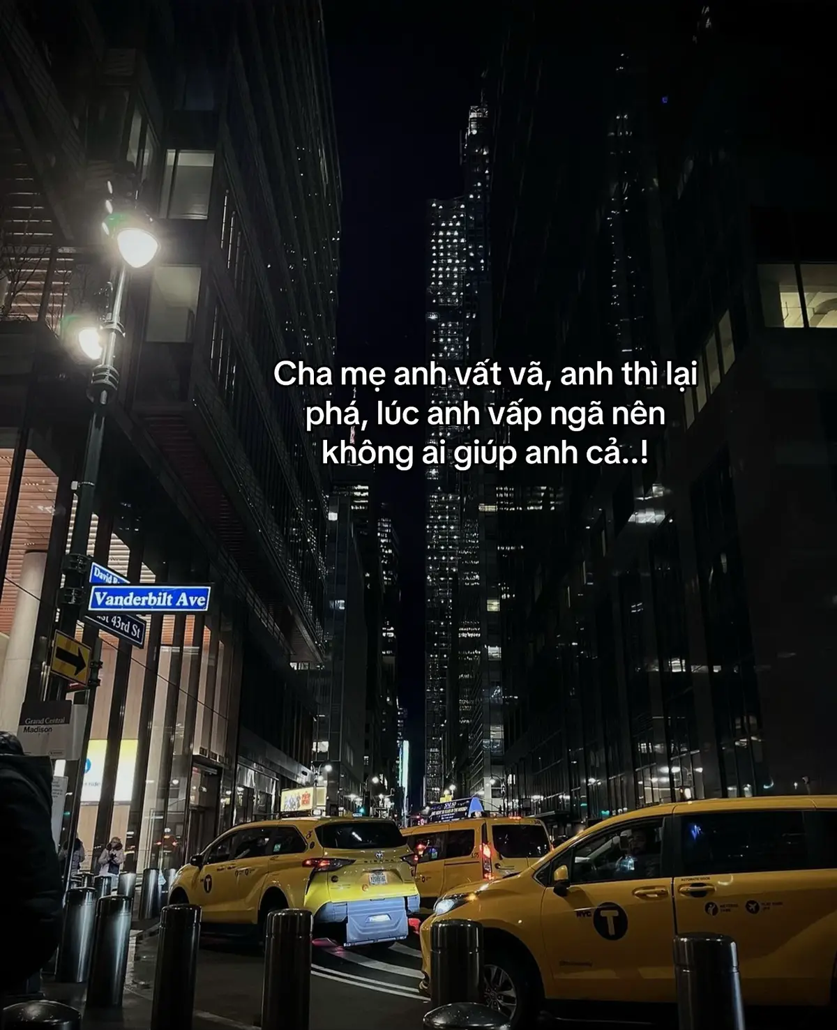 Cha mẹ anh vất vã, anh thì lại phá, lúc anh vấp ngã nên không ai giúp cả