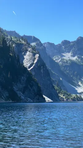 connecting w friends with a great view 😍☺️🥰 #hiketok #Hiking #hikingadventures #fypage 