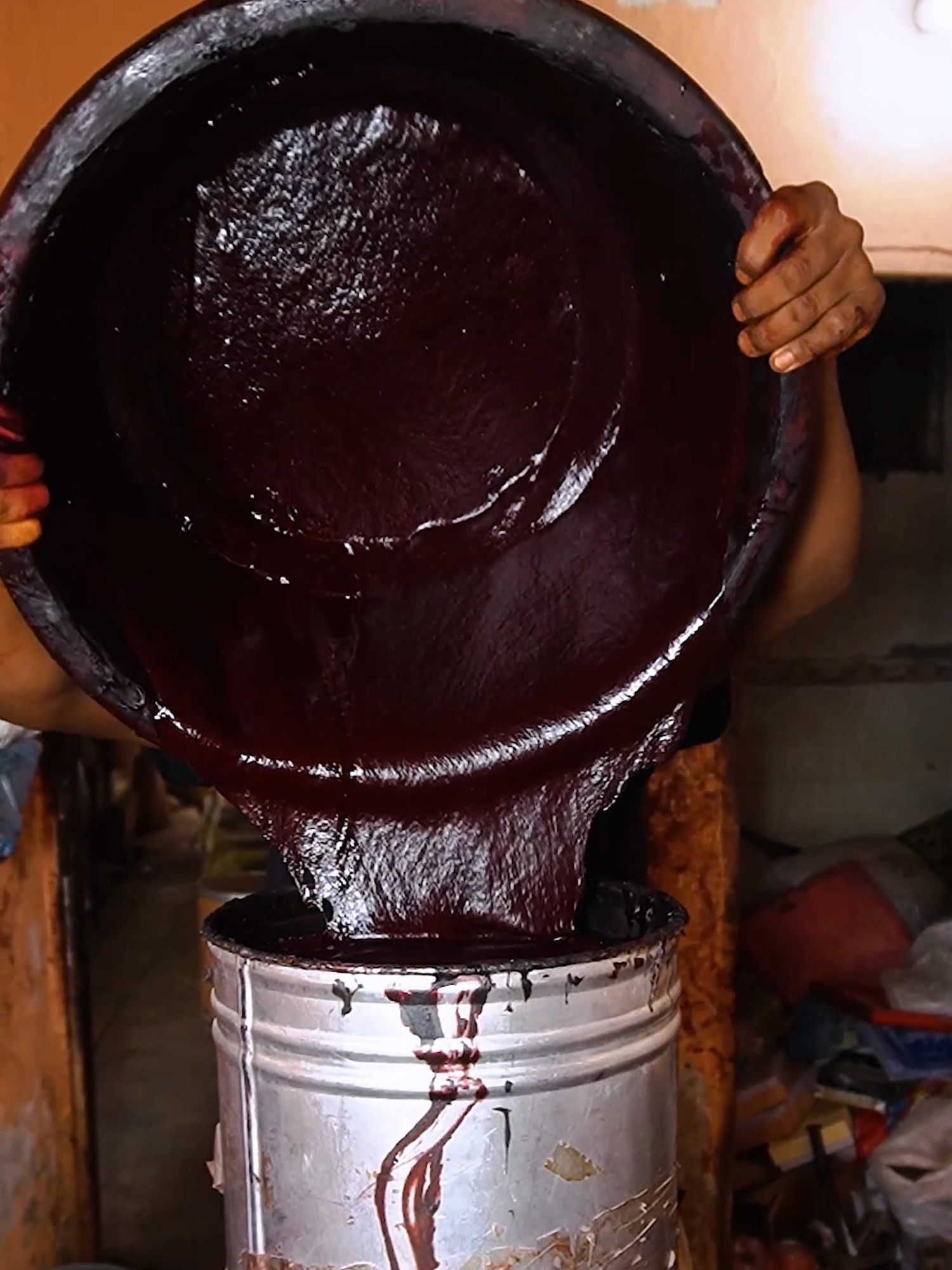 How Henna Cones Are Made at Factory Level