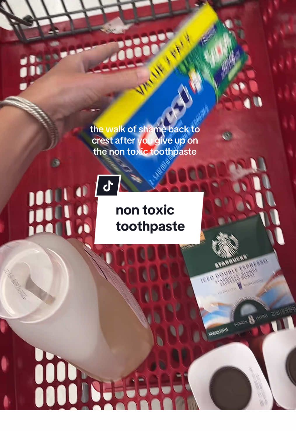 sorry the nontoxic toothpaste just makes my breath smell 🪥🦷 #nontoxic #nontoxicliving #nontoxiclifestyle #nontoxicswaps #holistichealth #toothpaste #cresttoothpaste 