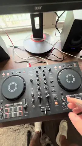 Idk how yall do this shit with one hand 💀 #riddim #dubstep #riddimdubstep #riddimgang 