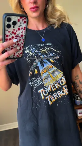 And its comfort colors 👏🏻 #fyp #tiktokshopcreatorpicks #tiktokmademebuyit #forthegirls #tshirt #graphictees #funnytshirt #oversizedtshirt #comfortcolors #halloween #fallfashion #towerofterror #affordablefashion 