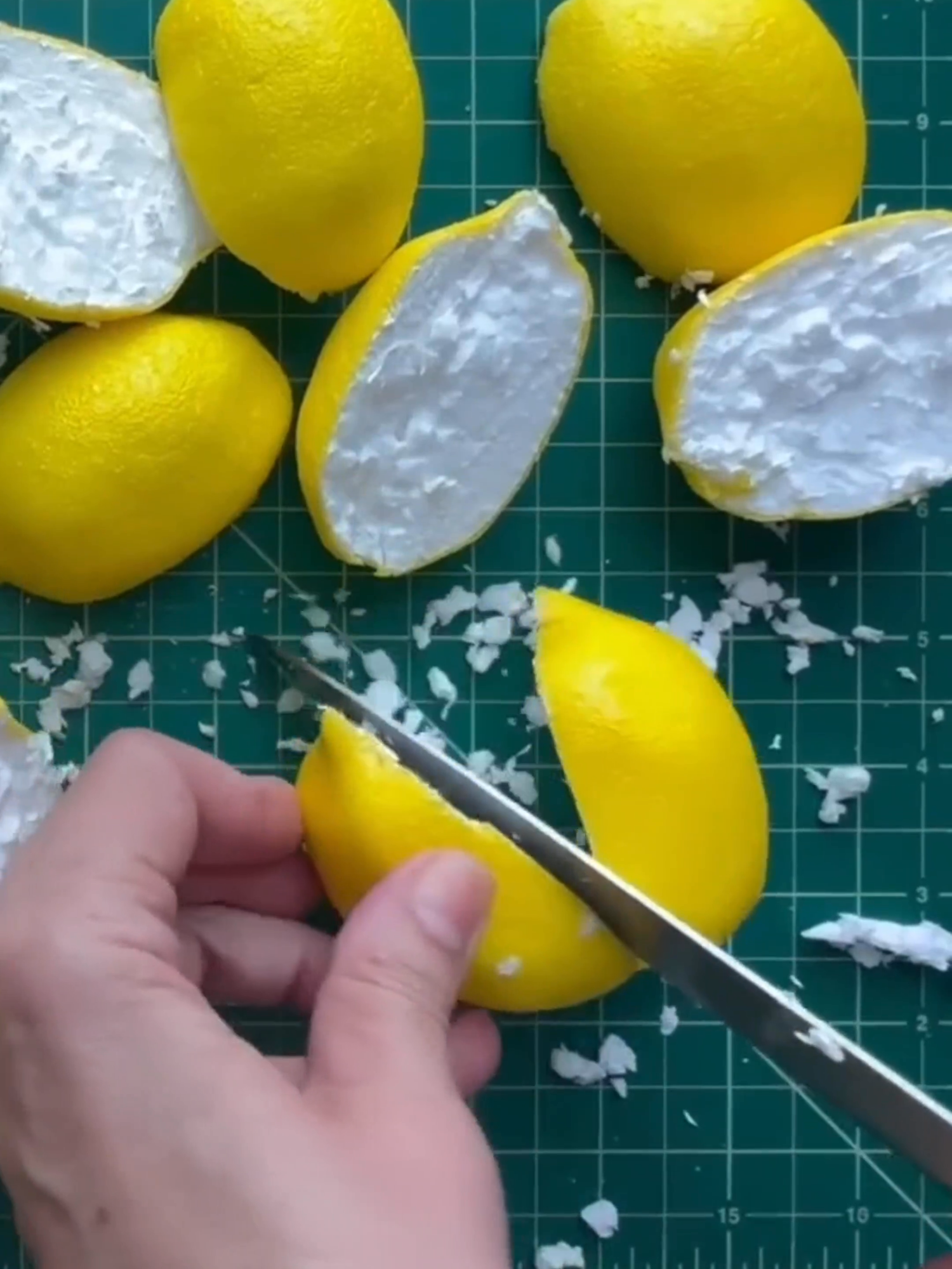 Why everyone's cutting up foam lemons for their decor!#kitchenhacksthatwork #kitchenorganizing #homehacks #organization #decorhacks #diyhomedecor