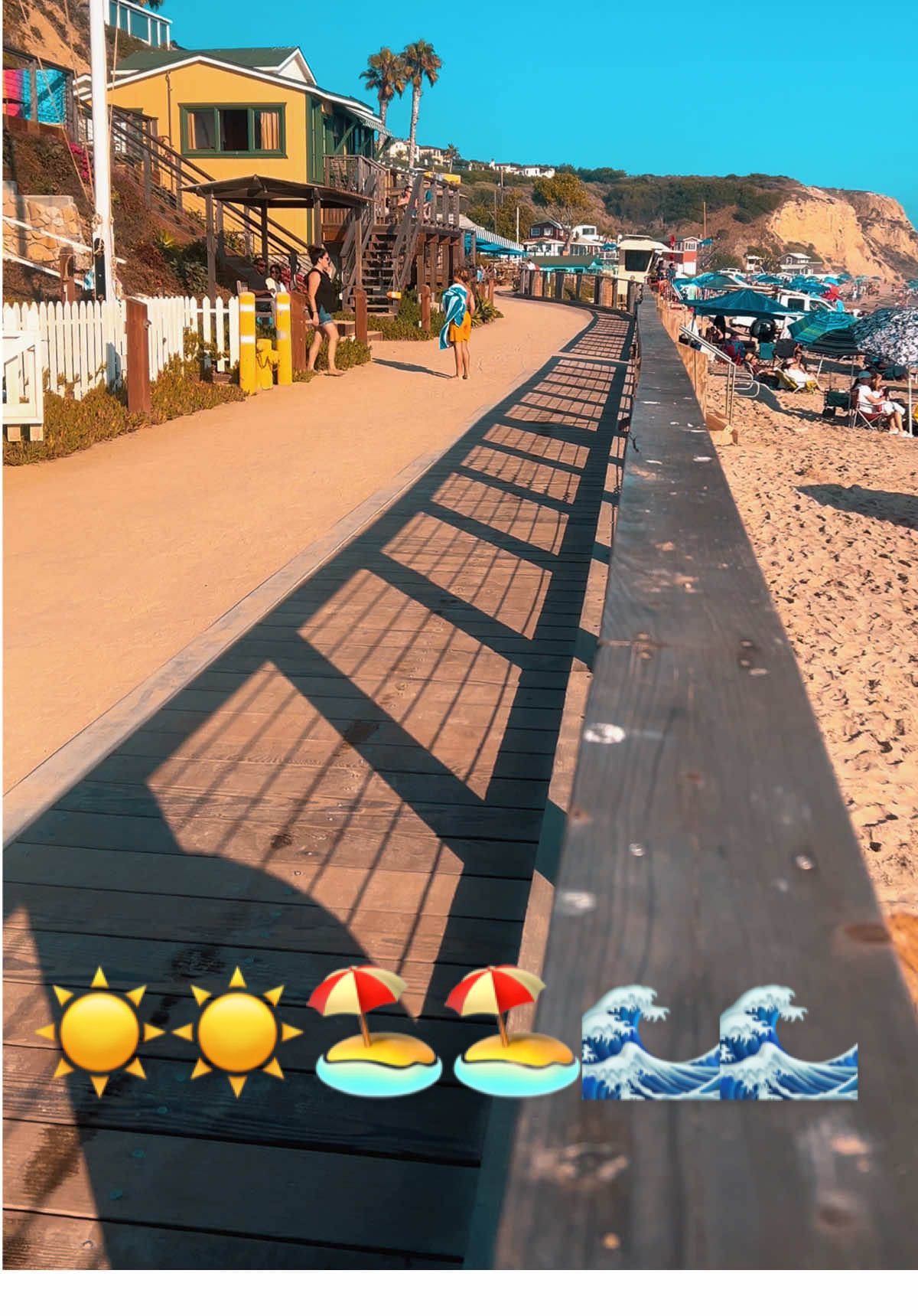 Linda playa para disfrutar☀️☀️🌊🏖️🏖️👙 #vacaciones #latinos #coronadelmar #newportbeach #california #orange #playita PLAYA CRISTAL COVE NEWPORTH 