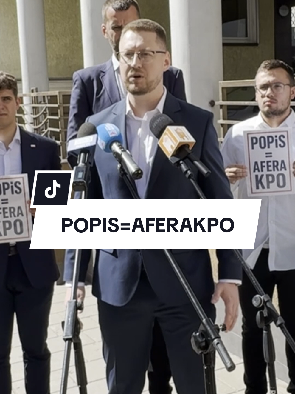 Fragment dzisiejszej konferencji prasowej, podczas której razem z @Marcin Możdżonek oraz Arturem Fedorczykiem punktowaliśmy absurdalne dotacje w ramach KPO. @Nowa Nadzieja  #Olsztyn #Konferencja #NowaNadzieja #KPO #AferaKPO 