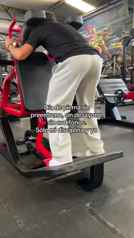 Porque el peso de la mediocridad es aún peor. #legday #gym 