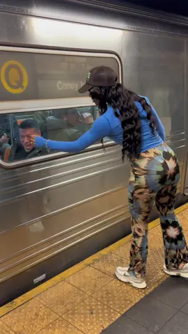 Spreading love in NYC 🤭 #trending #fyp #viral #viralvideo 