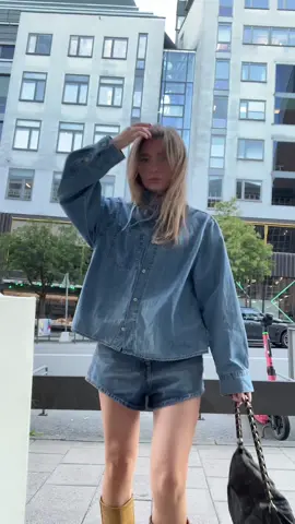 Denim on denim bbyyy #fryeboots #denimondenim #fashiontok #falloutfit 