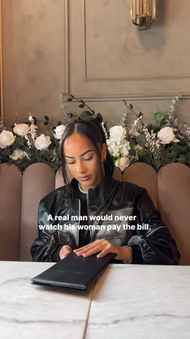 A real man would never watch his woman pay ‼️‼️ 